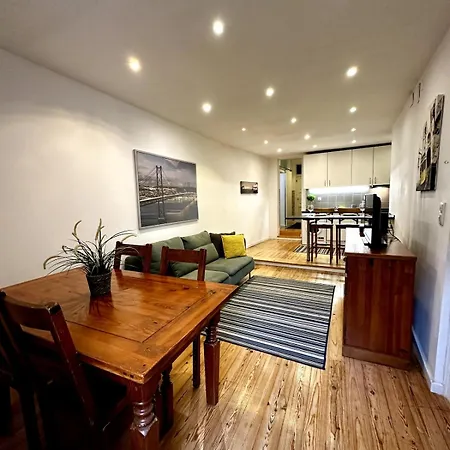 Appartamento Charming In Alfama Lisbona